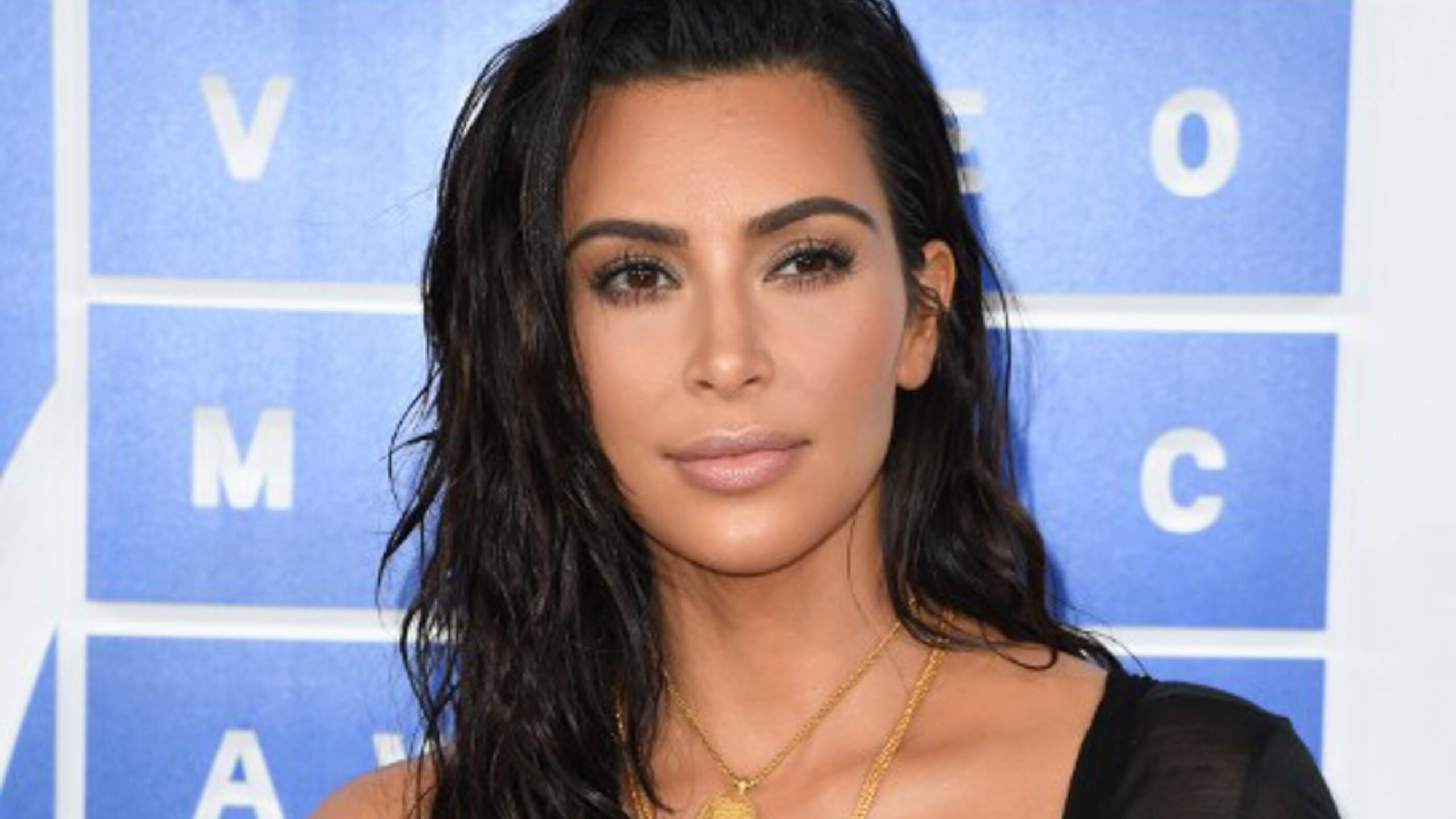 Kim Kardashian flees to NY after $10-M Paris robbery