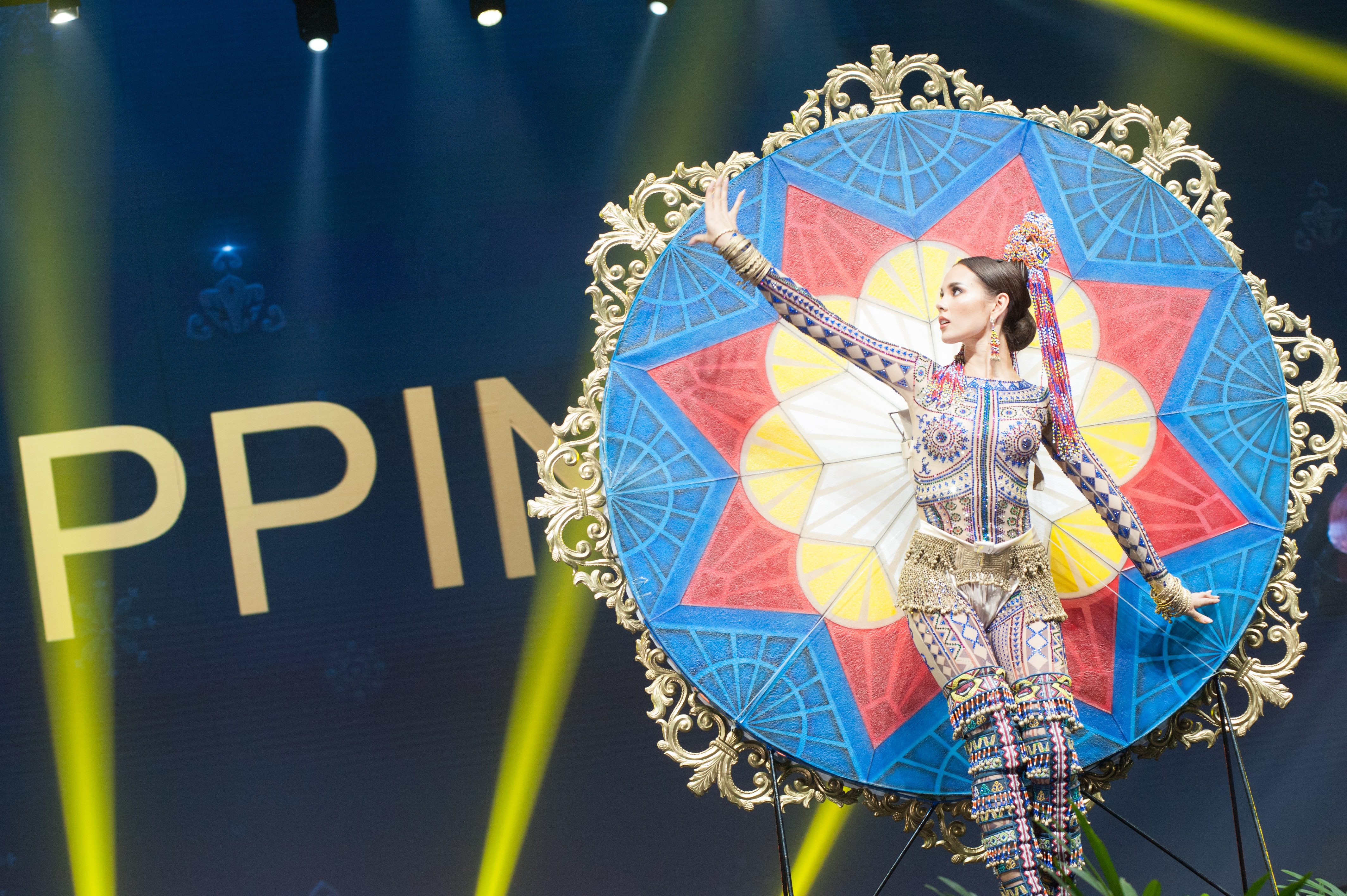 CULTURE. Catriona Gray does some movements despite the heavy lantern on her back. Photo from Patrick Prather/ Miss Universe Organization   