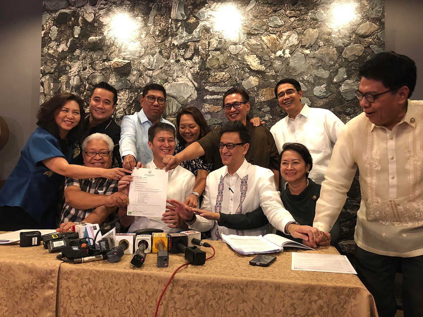 LP, Makabayan lawmakers join forces in bid for House minority