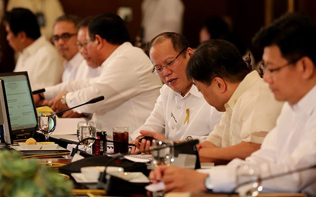 APPROVED. President Benigno S. Aquino III presides over the National Economic and Development Authority (NEDA) Board Meeting at the Aguinaldo State Dining Room of the Malacañang Palace on Monday, February 16, 2015.(Photo by Lauro Montellano, Jr. / Malacañang Photo Bureau 