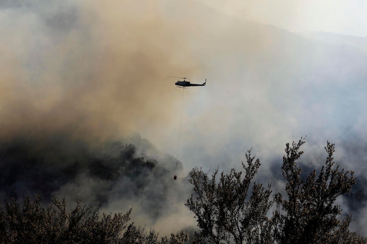 Thousands flee homes as California burns