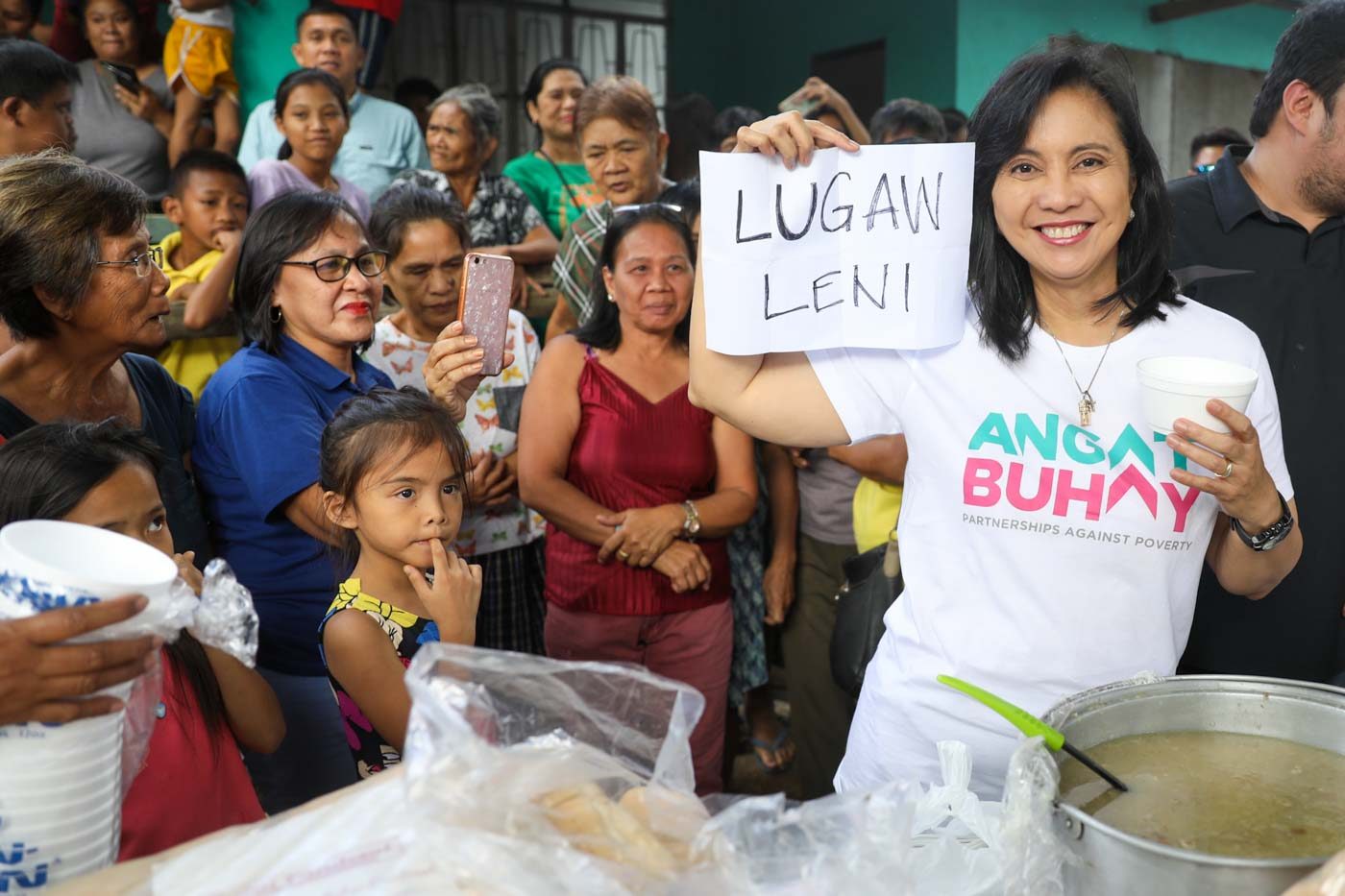 Take that, trolls! In Batangas, Robredo embraces the ‘Leni Lugaw’ tag