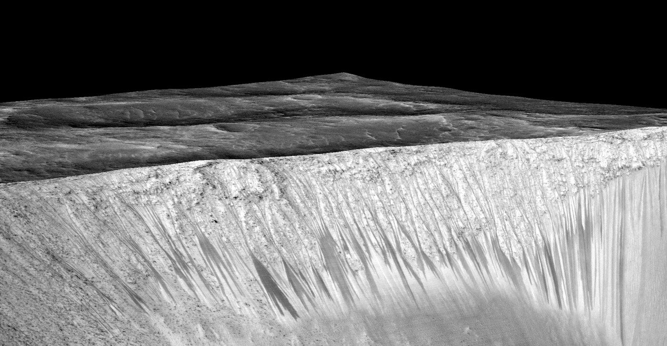 JURANG. Jurang ratusan meter ini diduga terbentuk dari aliran air. Foto: EPA/NASA 