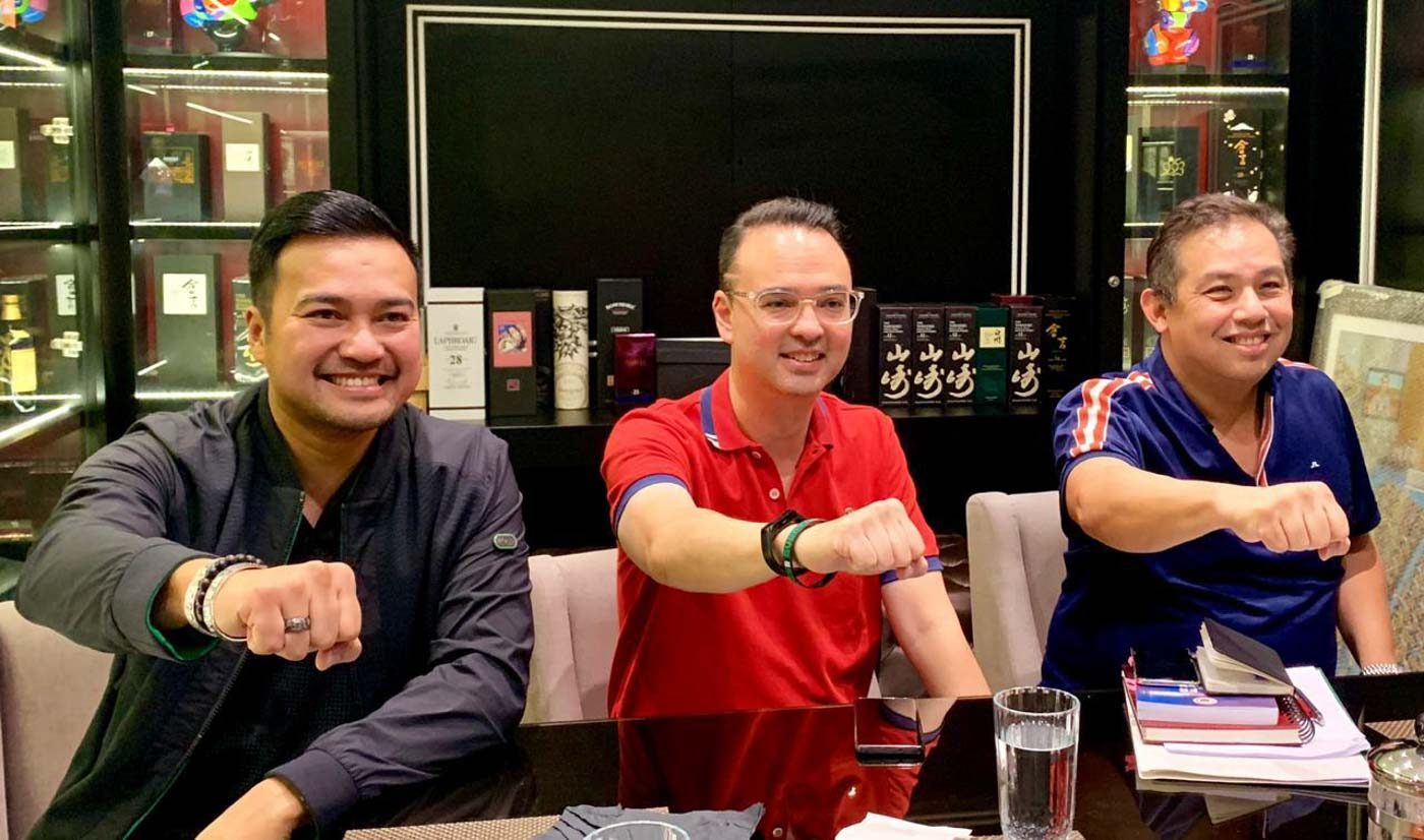 NO MORE ROOM FOR LORD? Still just speakership bets when this photo was taken on July 21, 2019, Lord Allan Velasco, Alan Peter Cayetano, and Martin Romualdez do the Duterte fist sign together as a 'show of unity.' Photo courtesy of Cayetano's staff  