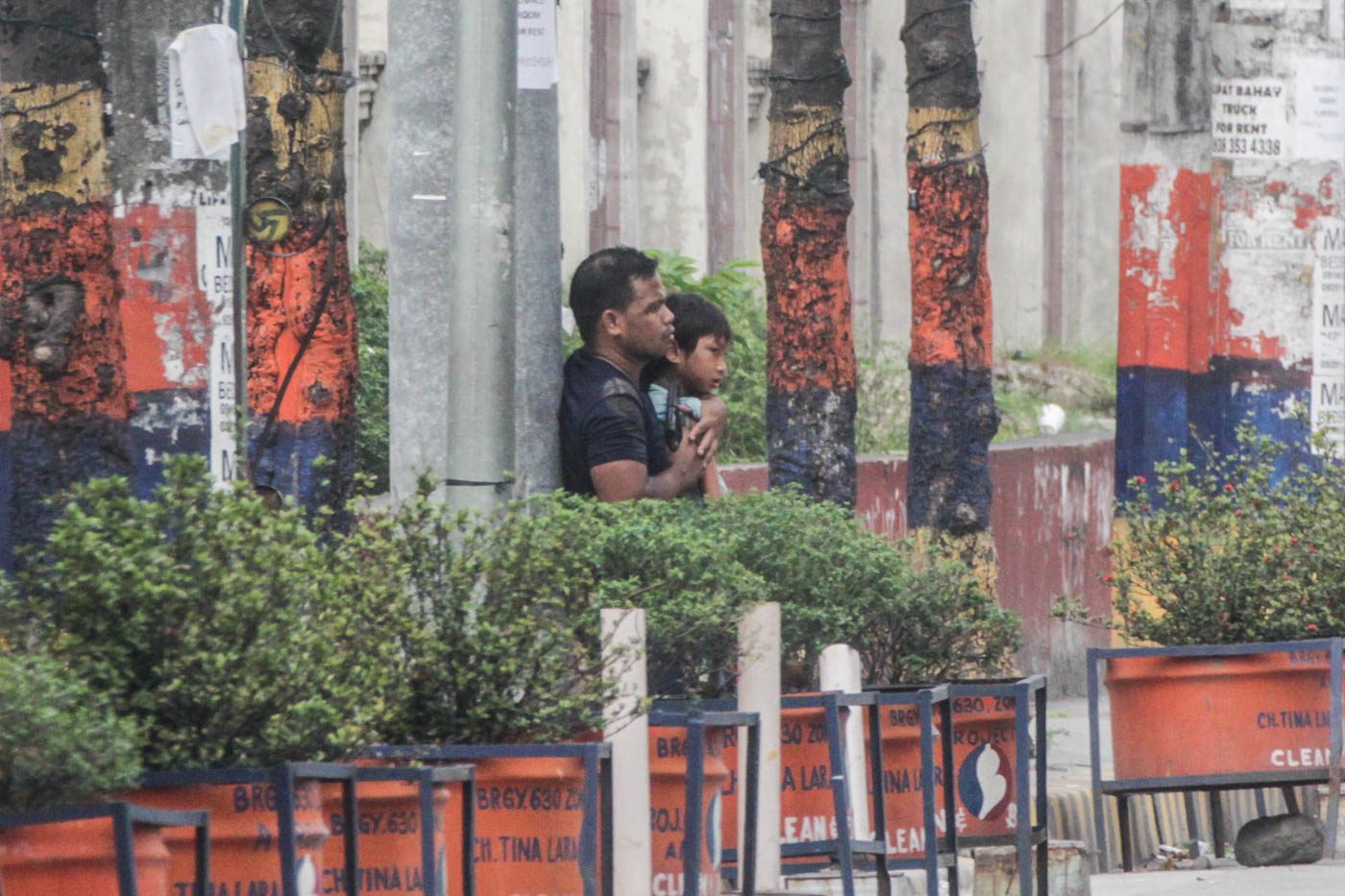 LOOK: Man holds 5-year-old hostage outside PUP campus