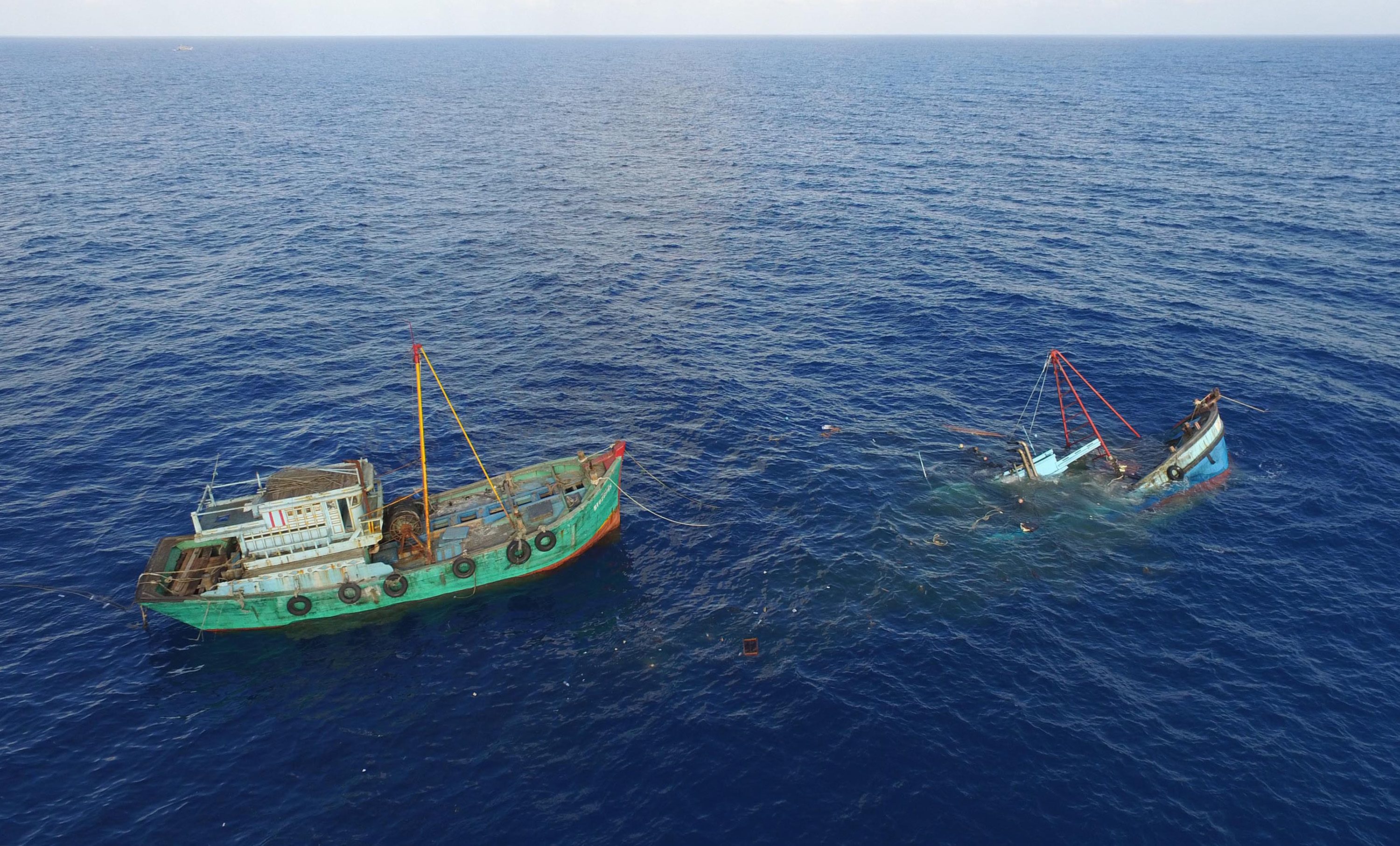 Kementerian Kelautan Perikanan (KKP) menenggelamkan 60 kapal asing di berbagai daerah dengan cara dibocorkan lambung kapalnya dan dicor semen sebagai pemberat. Foto oleh Humas KKP/Antara 