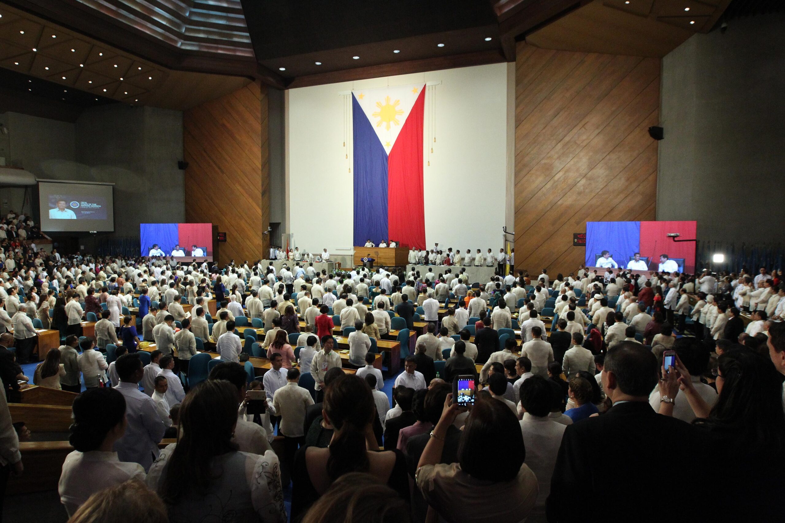 Duterte forms consultative body on constitutional amendments