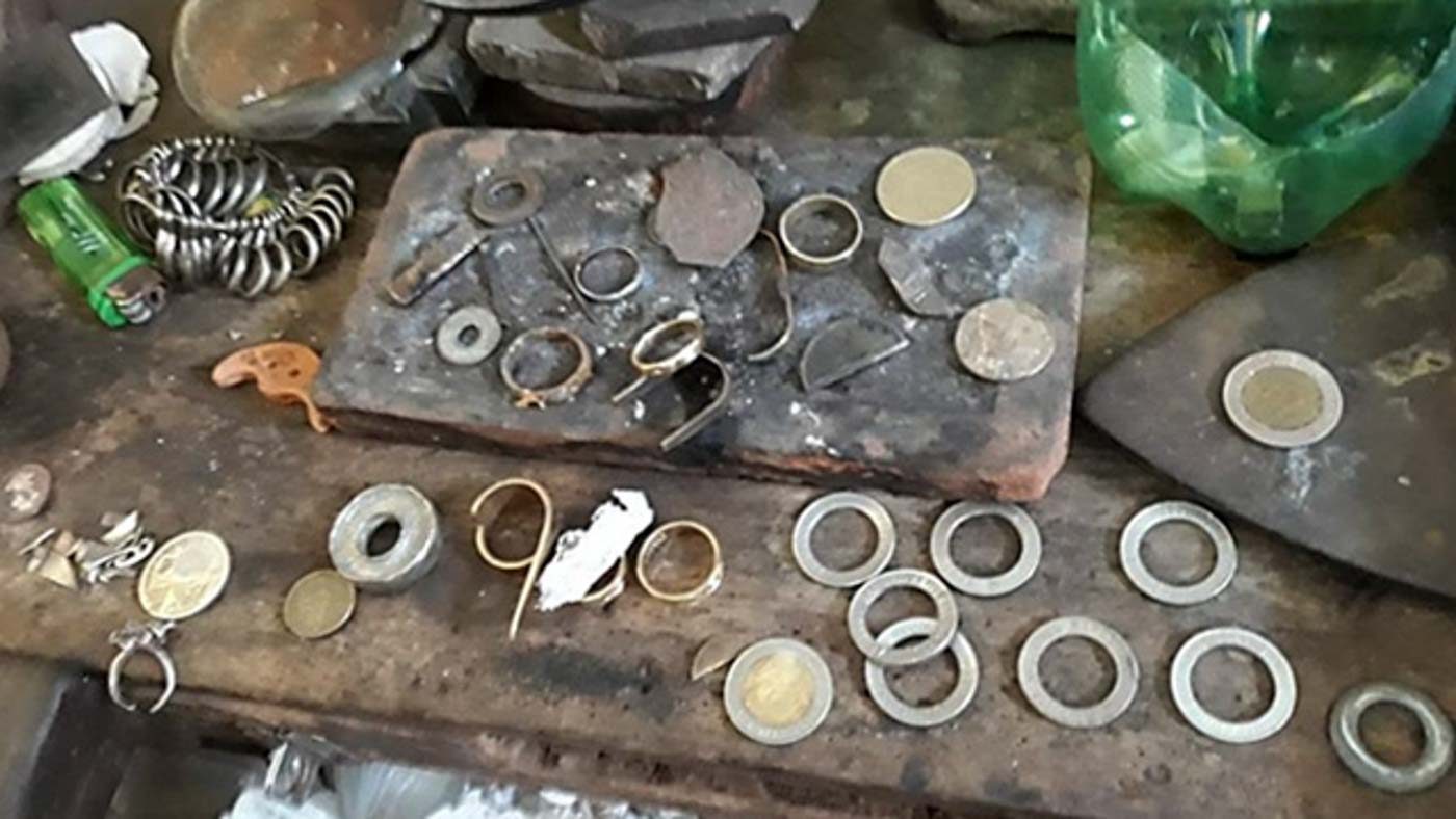 2 arrested in Quezon for mutilating P10 coins