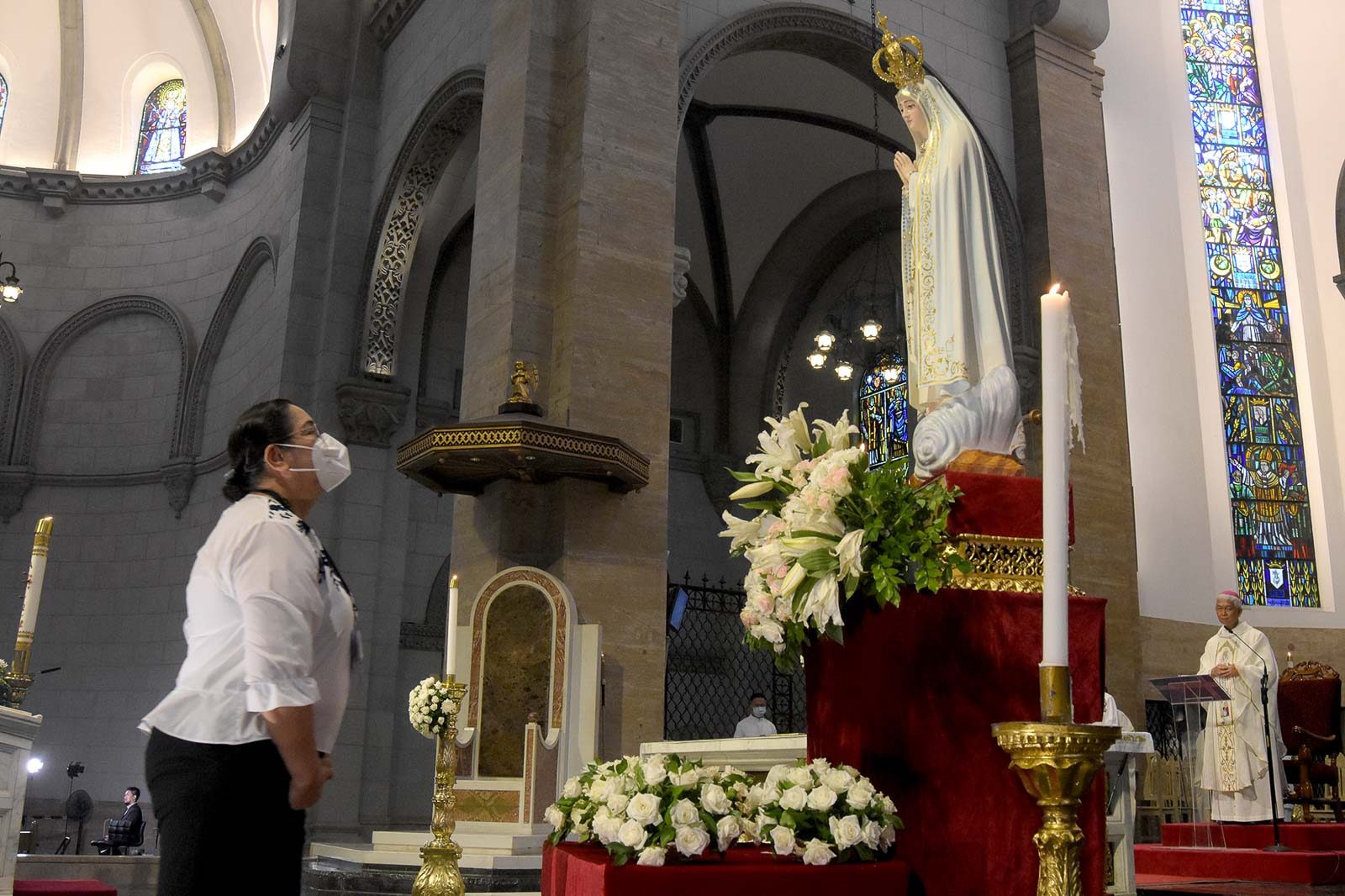 PRAY FOR US. Mandaluyong Mayor Menchie Abalos attends the consecration of the Immaculate Heart of Mary at the Manila Cathedral on May 13, 2020, which is also the feast of Our Lady of Fatima. Photo by Angie de Silva/Rappler 