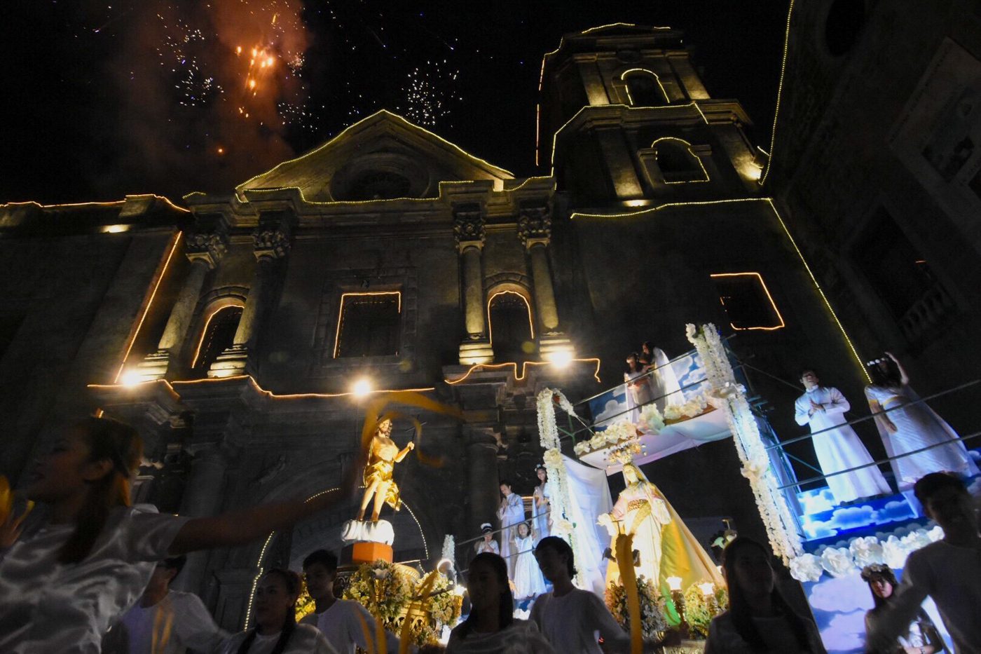 'SALUBONG'. Catholics at San Agustin Church in Intramuros, Manila, on April 1, 2018, observe the traditional 'Salubong' ritual, which ends with the risen Jesus and Mary 'meeting' on Easter. Photo by Angie de Silva/Rappler   