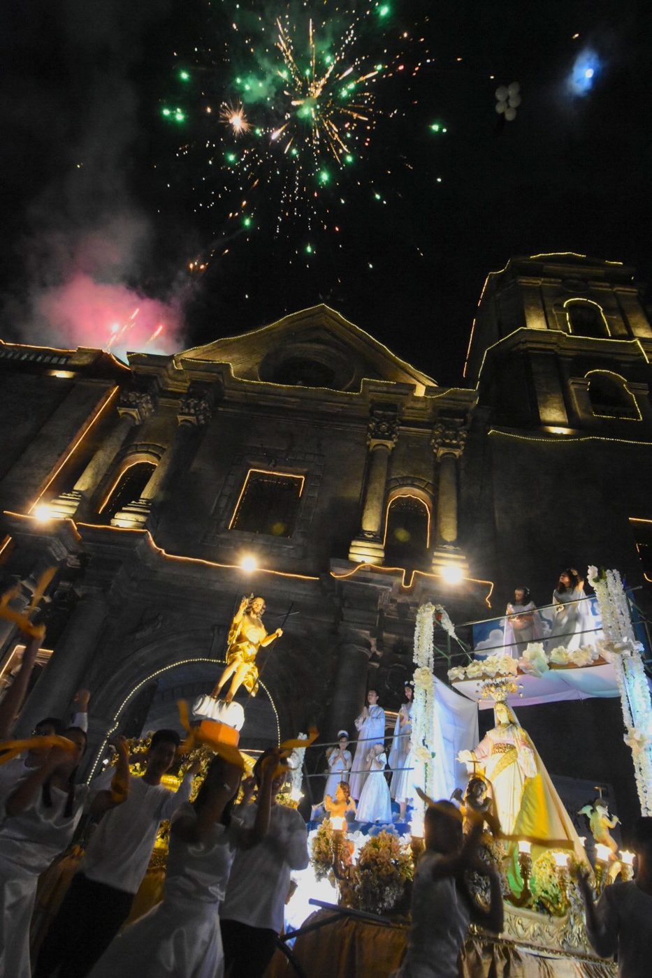 Fireworks greet Catholics during the Salubong at San Agustin Church in Intramuros, Manila on April 1, 2018. Photo by Angie de Silva/Rappler 