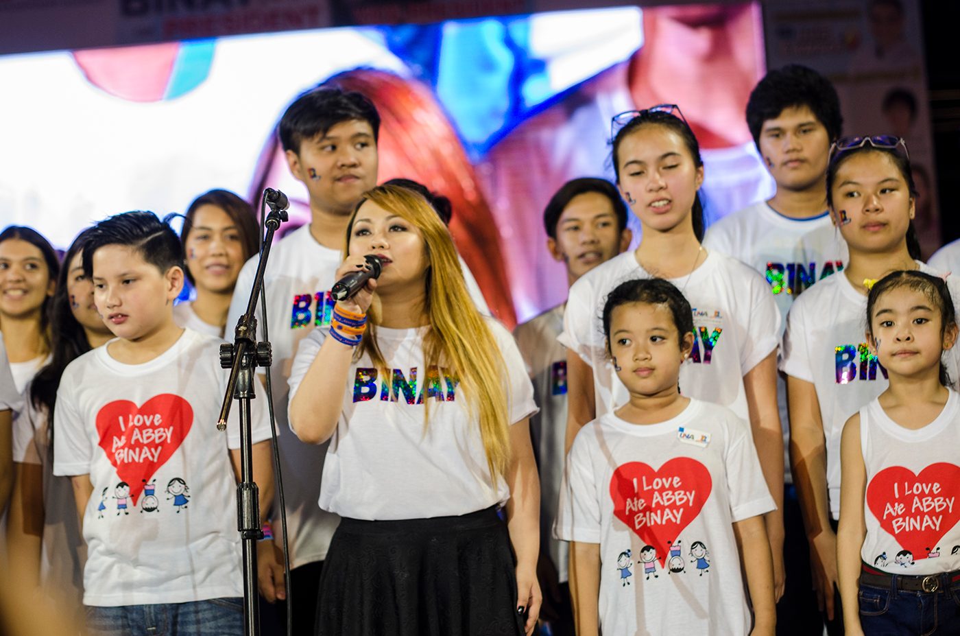 FOR THEIR PARENTS. The children of UNA's national and local candidates in Makati sing for the audience. 