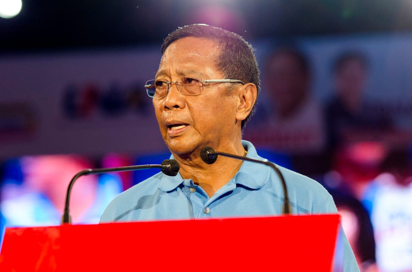 PROTECT THE VOTES. Binay calls for clean elections during his miting de avance speech. 