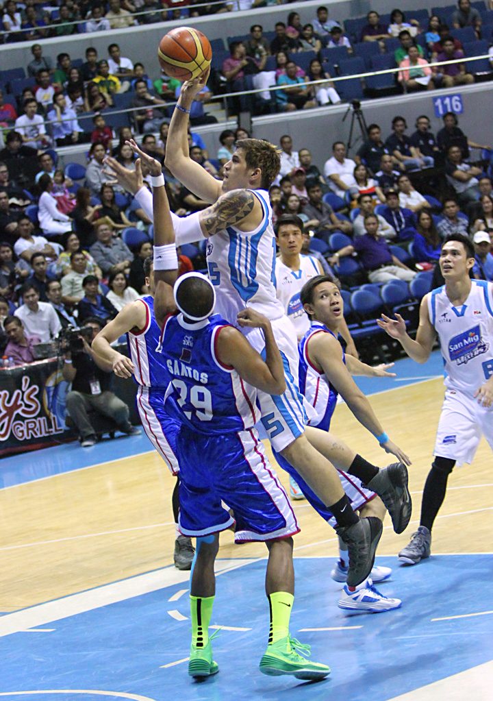Marc Pingris is not shy about playing physical basketball. Photo by Nuki Sabio/PBA Images