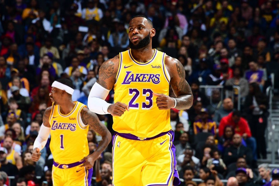Hawks fans taunt Lakers’ LeBron: ‘Kobe’s better’