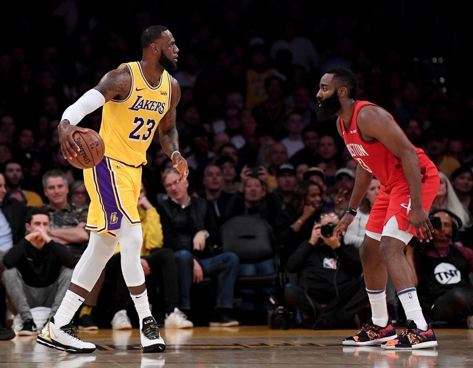 Harden extends streak, Rockets lose cool in loss to Lakers