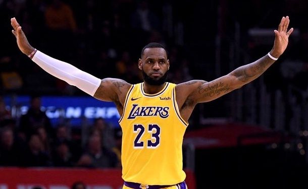 LeBron James returns, tows Lakers past Clippers in OT