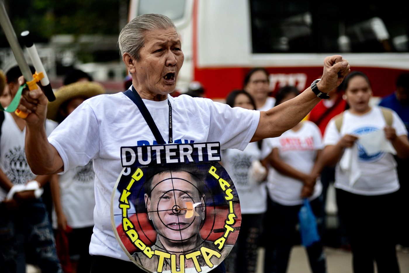 Ribuan pengunjuk rasa anti-Duterte diblokir di Mendiola