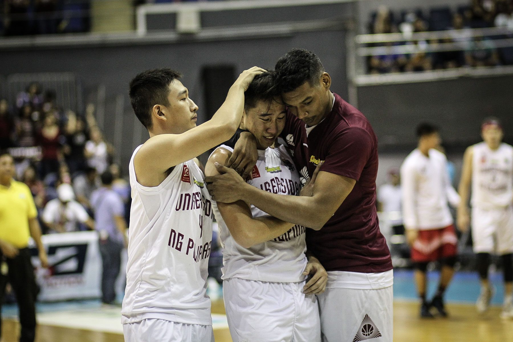 EMOTIONAL. An emotional Jett Manuel (C) is hugged by his teammates in his final UAAP game. Photo by Josh Albelda/Rappler  