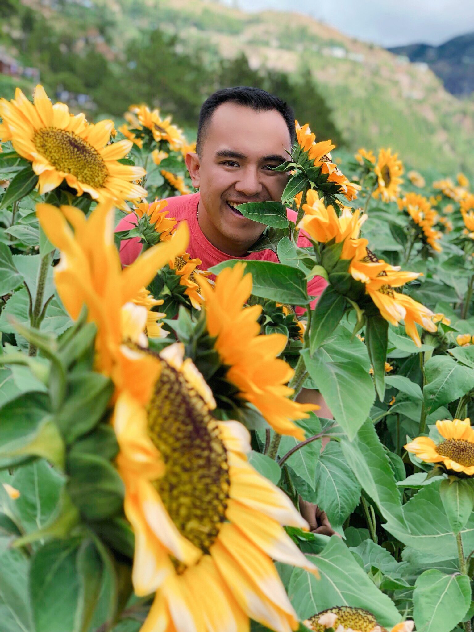Tour guide photography. Photo by Jojo Andres of Northern Blossom Flower Farm 