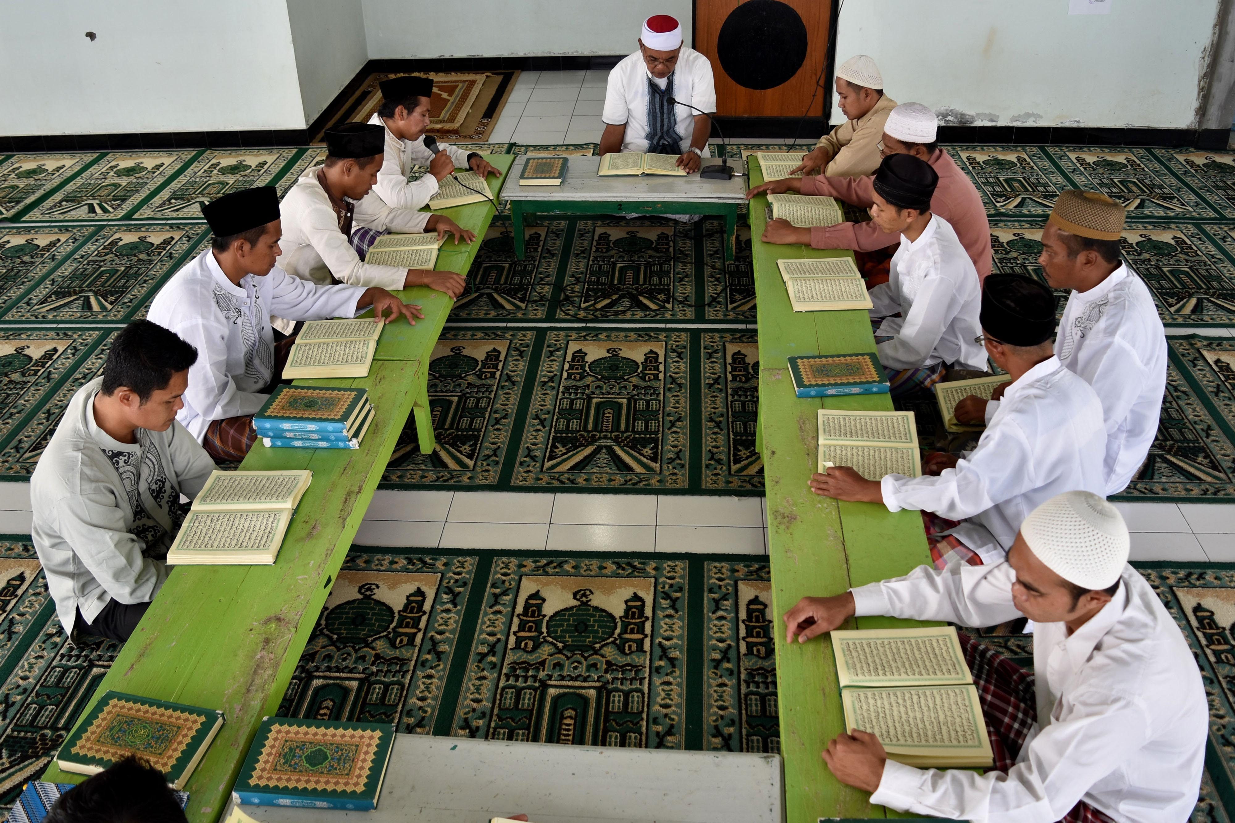 Tadarus Al-Qur'an menjadi kegiatan yang digalakkan selama bulan suci Ramadan di Ponpes Darut Ta'ibin. Foto oleh Aditya Pradana Putra/Antara 