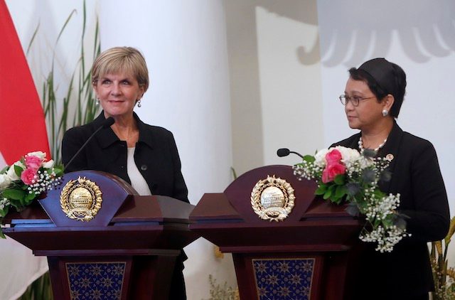 Australian FM defends refugee policy on Indonesia trip