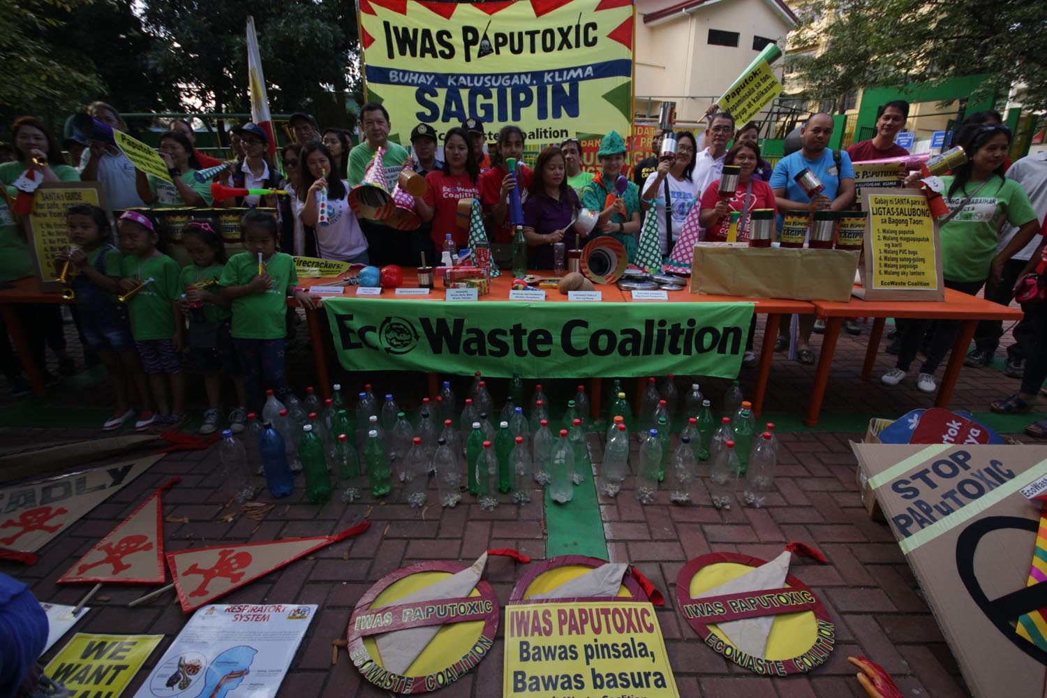 Eco group holds anti-firecracker parade in QC
