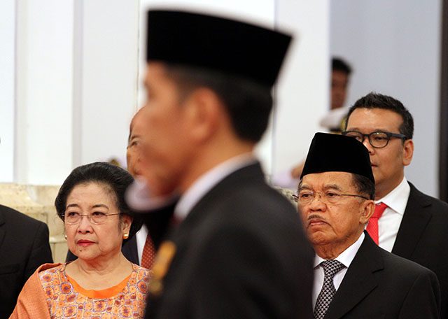 Wakil Presiden Jusuf Kalla (kanan) saat hadiri pelantikan menteri baru Kabinet Kerja di Istana Negara, 12 Agustus 2015. Foto oleh Gatta Dewabrata/Rappler TRIBUN