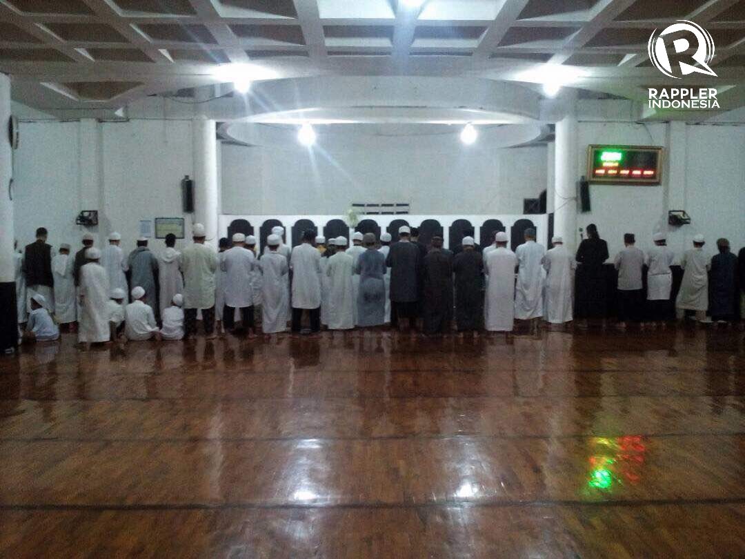 CIRI KHAS. Mengenakan gamis dan taqiyah menjadi salah satu ciri khas pengikut Jemaah. Foto: istimewa 