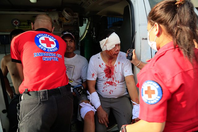 VICTIMS. Red Cross team attend to wounded victims near the bus terminal in Guiwan, Zamboanga City. Photo by Charle Saceda/Rappler