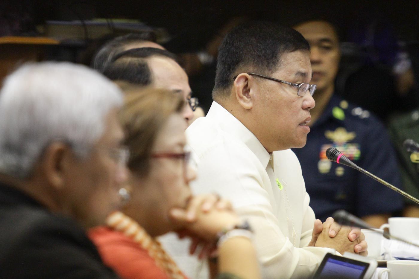 TEXT MESSAGES. Resigned PNP chief Alan Purisima reads aloud the text messages he sent to and received from the President. Photo by Mark Cristino/Rappler 