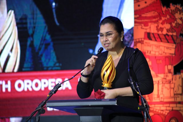 BEST ACTRESS. Elizabeth Oropesa wins Best Actress for 'Mrs.' Photo by Paolo Abad/Rappler   