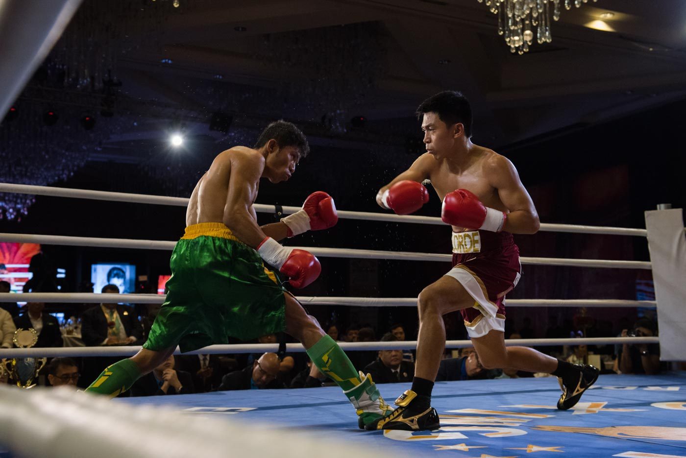 Juan Miguel Elorde (R) moves his record to 21-1 with a victory over Indonesia's Waldo Sabu (L). Photo by Arvee Eco/Rappler 
