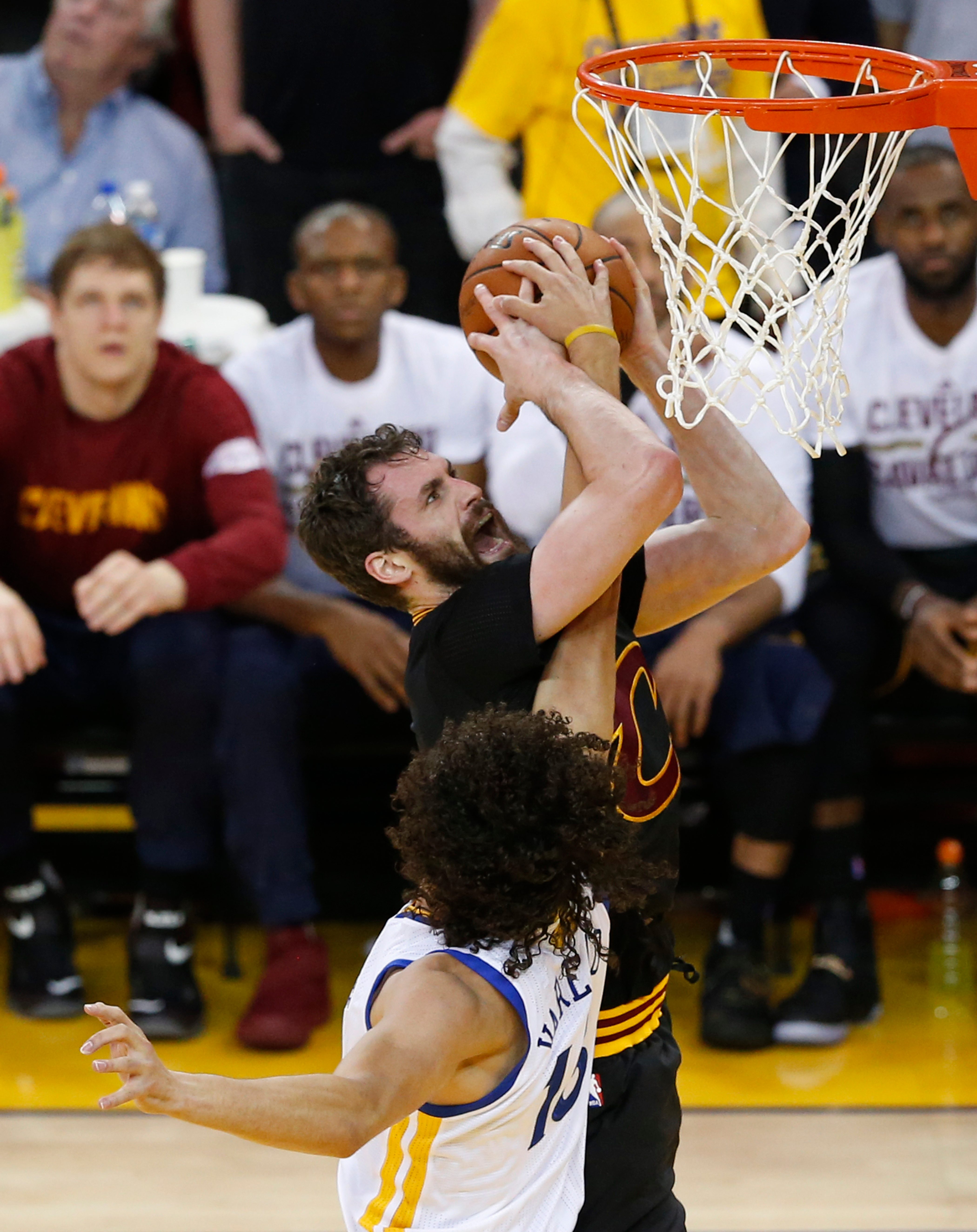 LOVE. Cleveland Cavaliers' forward Kevin Love (top) goes against Golden State Warriors' forward Anderson Varejao (bottom) during the first half of the NBA Finals. EPA/JOHN G. MABANGLO CORBIS OUT 