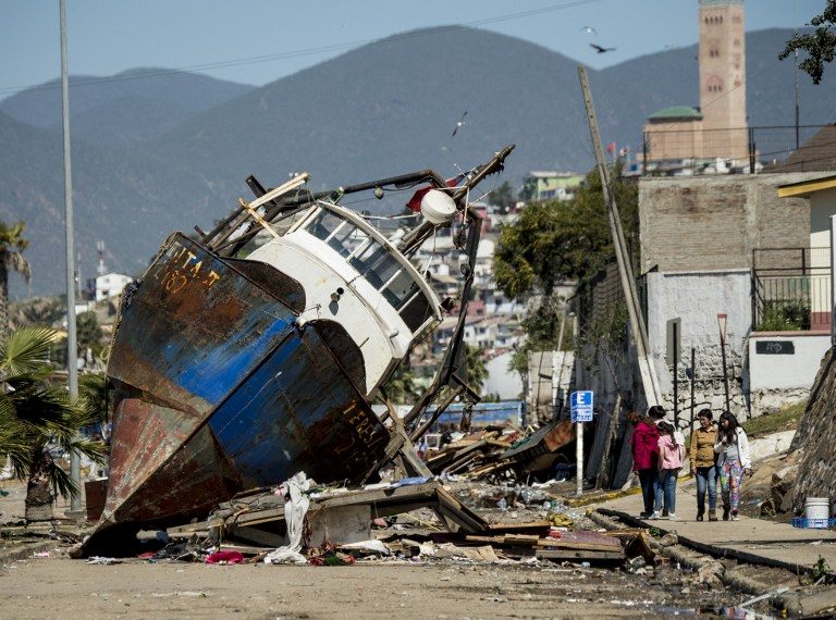 Chileans deal with aftermath of 8.3 quake