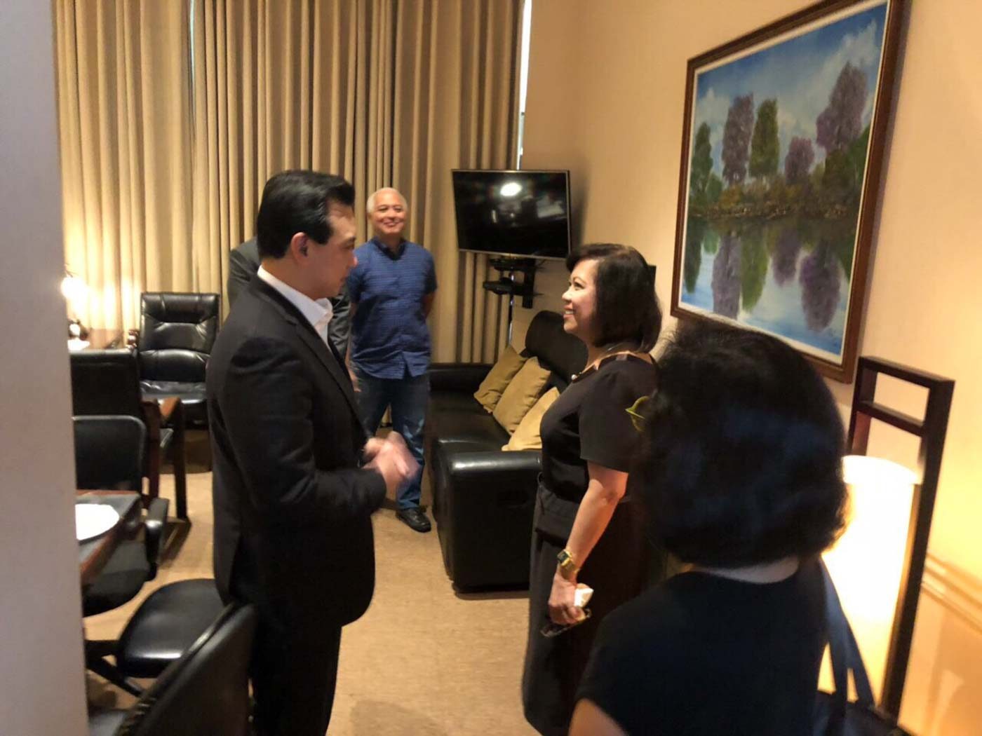 CATCHING UP. Senator Antonio Trillanes IV chats with ousted chief justice Maria Lourdes Sereno in his office.  Photo courtesy of the Office of Senator Antonio Trillanes 