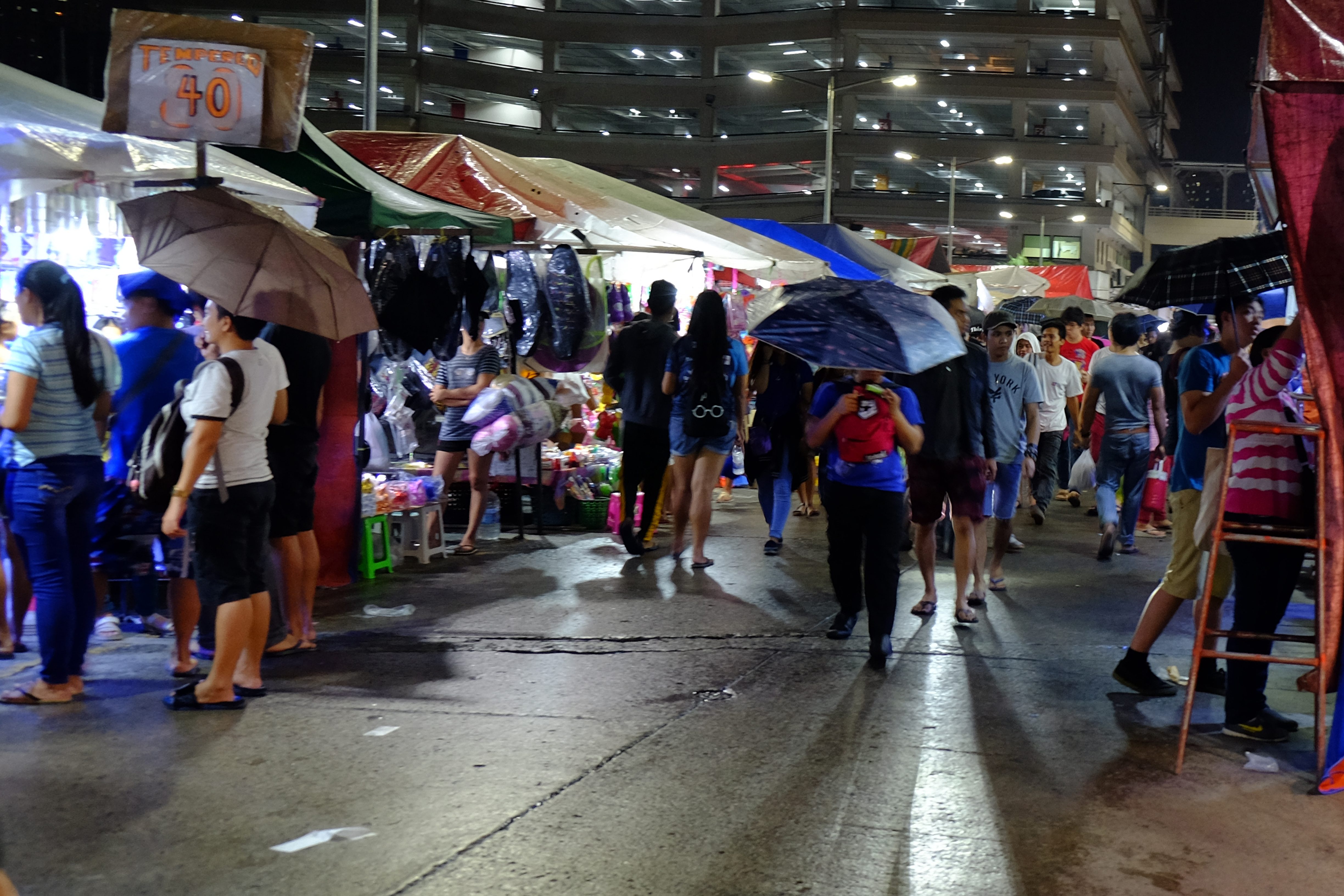 NIGHT SHOPPING. A night market is near the Tutuban Shopping Mall for shoppers who want to escape the heat.  