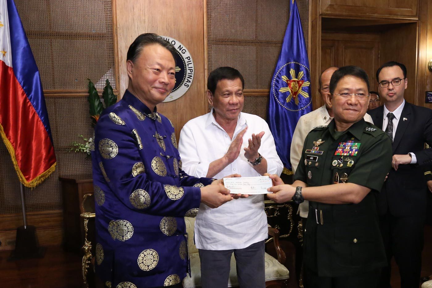 HELP FOR MARAWI. President Rodrigo Duterte witnesses the turnover by Chinese Ambassador to the Philippines Zhao Jianhua of a check worth P65-million to AFP chief General Eduardo Año for the medical treatment of wounded soldiers. Presidential photo 