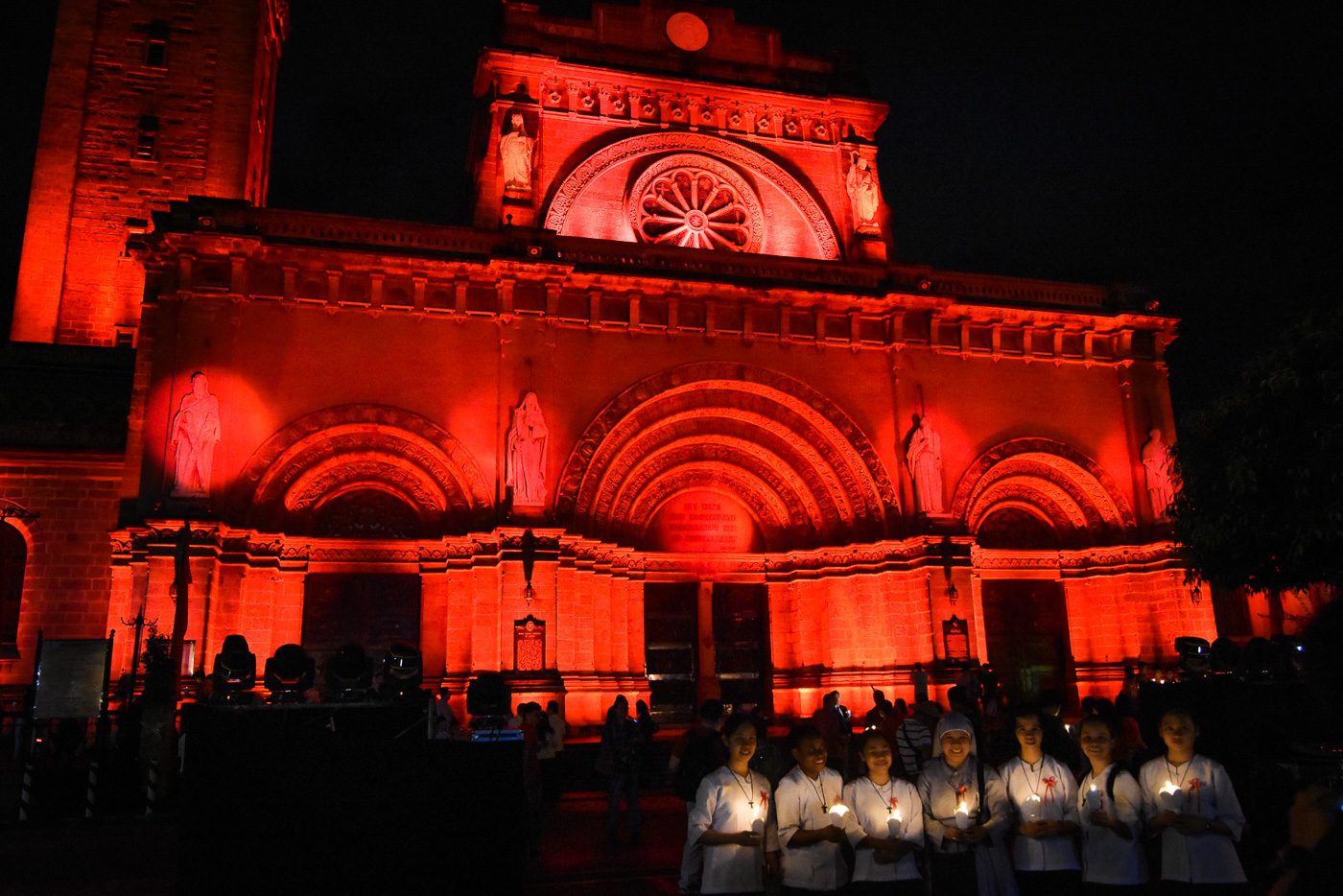 BLOOD OF MARTYRS. The Manila Cathedral is bathed in red on November 22, 2017, as Filipinos mark 'Red Wednesday' for persecuted Christians around the world. Photo by LeAnne Jazul/Rappler   