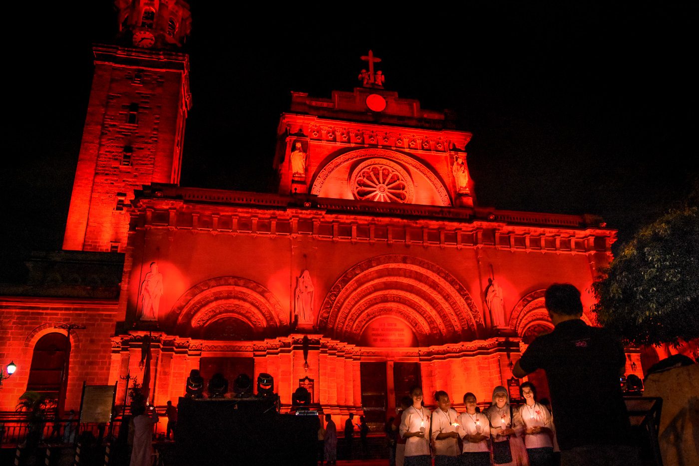 BLOOD OF MARTYRS. The Manila Cathedral is bathed in red on November 22, 2017, as Filipinos mark 'Red Wednesday' for persecuted Christians around the world. Photo by LeAnne Jazul/Rappler 