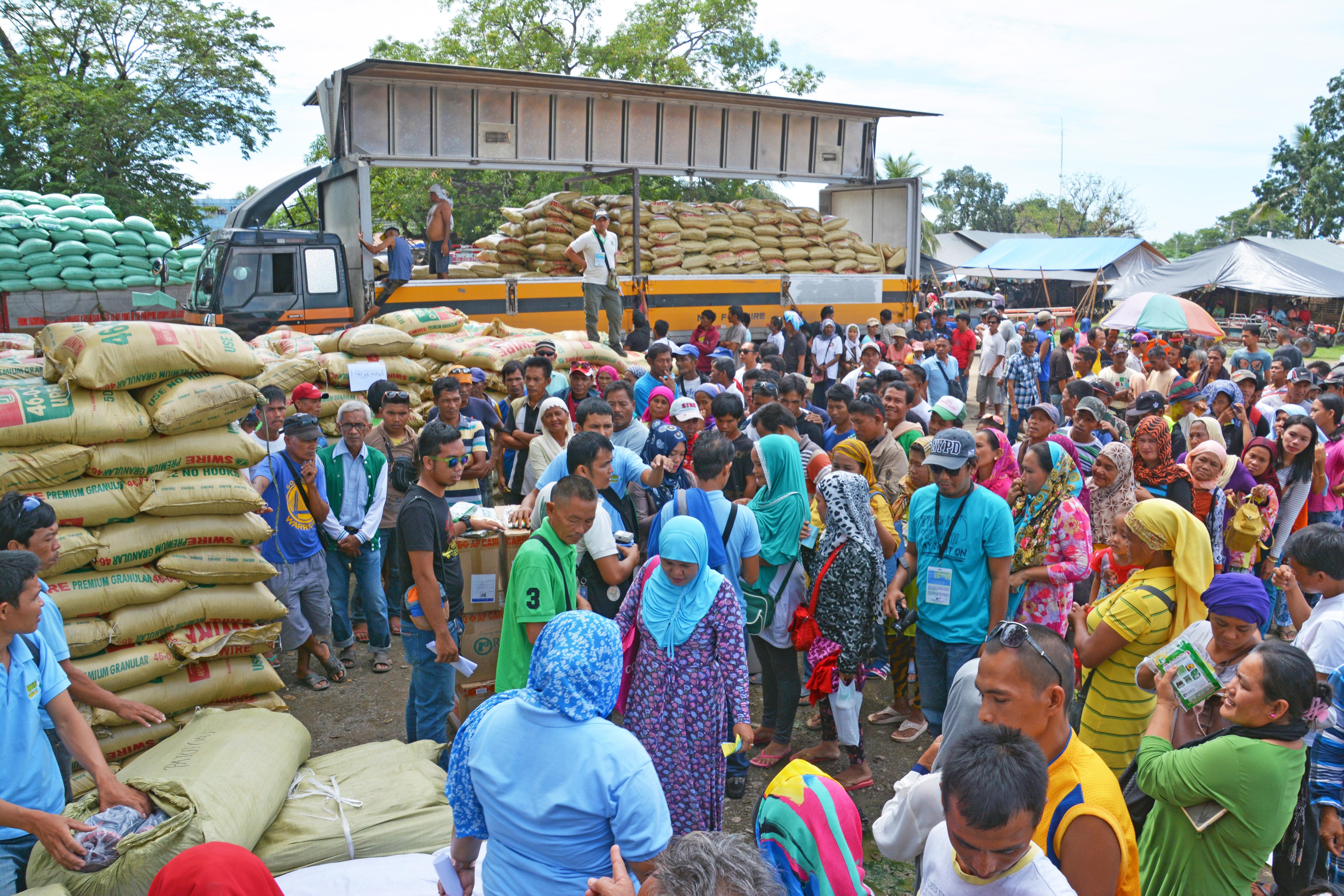 OPPORTUNITY. Distribution of farming and fisheries production inputs are currently underway in the Province of Cotabato. Photo by Saudi Ampatuan/FAO 