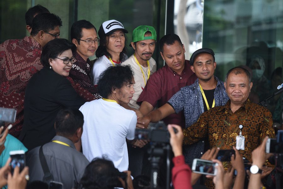 Jokowi tunda revisi UU KPK