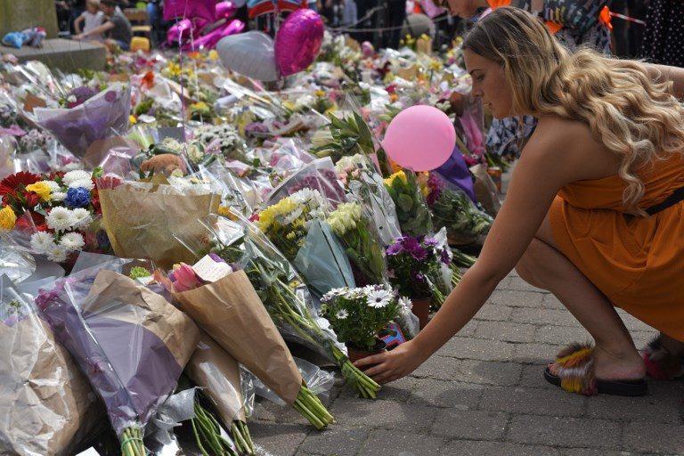 WATCH: Manchester crowd sings ‘Don’t Look Back in Anger’ after attacks