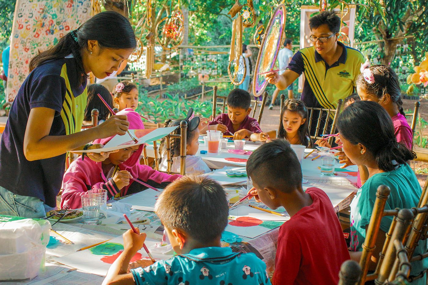 ART WORKSHOPS. Yamang Bukid resident artists Joy Jane Umambong and Julius Opiala give out free art workshops to farmers' children. Photo courtesy of JM Zapanta 