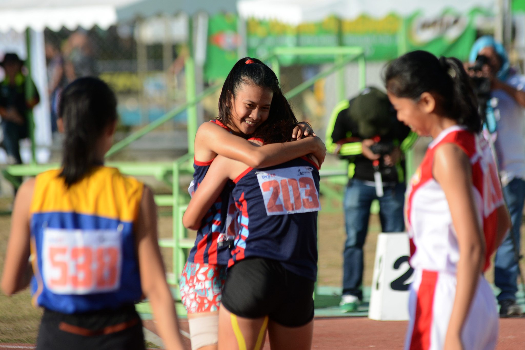 HUG. Teammates from Western Visayas after their 200-meter run finals. Photo by Roy Secretario/ Rappler 