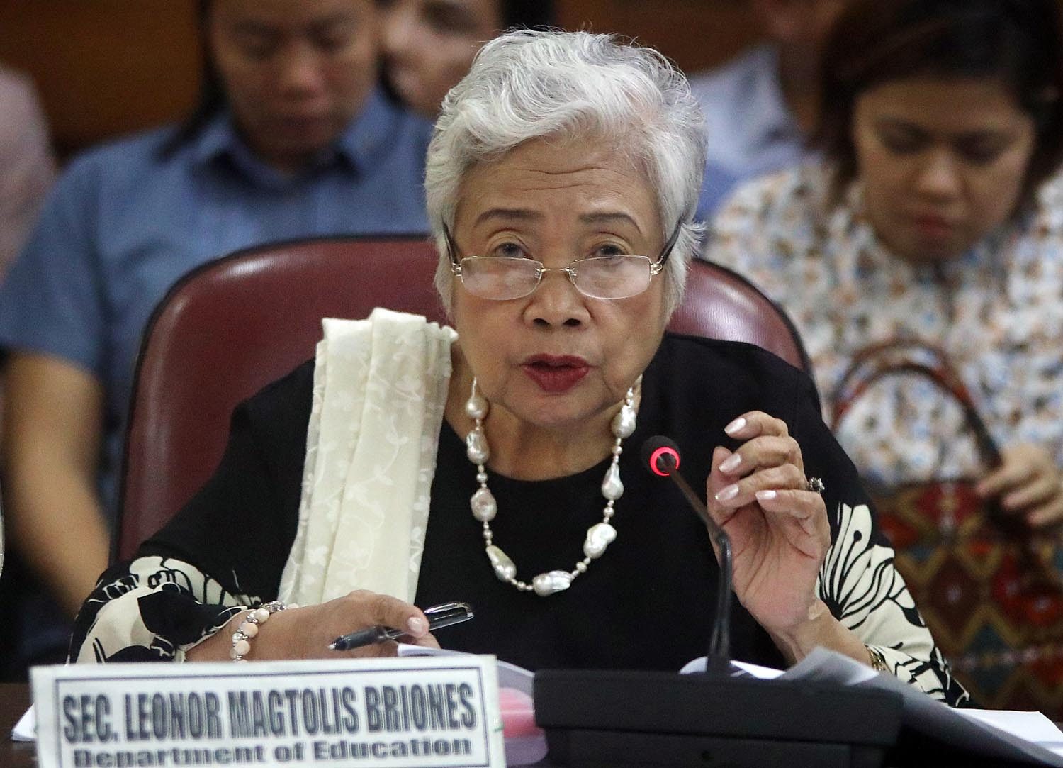 Briones hits NYC chief’s proposal: Scholarships based on academics
