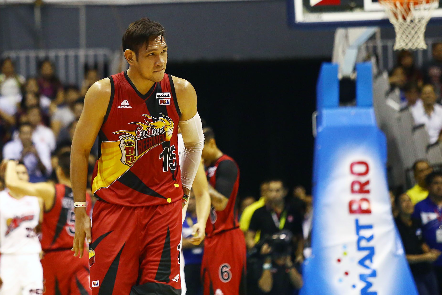 IN VINES: Fajardo returns, San Miguel extends PBA Finals to Game 6