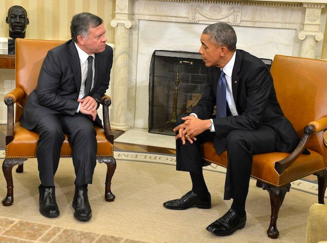 US President Barack Obama (R) chats with Jordanian King Abdullah II in the Oval Office, at the White House, in Washington, DC, USA, 03 February 2015.  