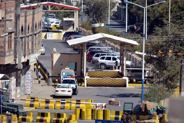 US closes embassy in Yemen, evacuates staff