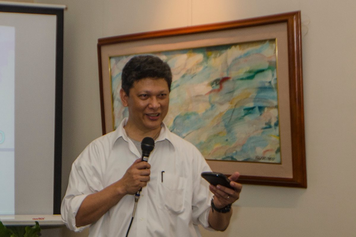 OPENING. Journalist Ed Lingao welcomes guests during the launch of the Sunday+Light Bearer Group on Monday, April 2. 